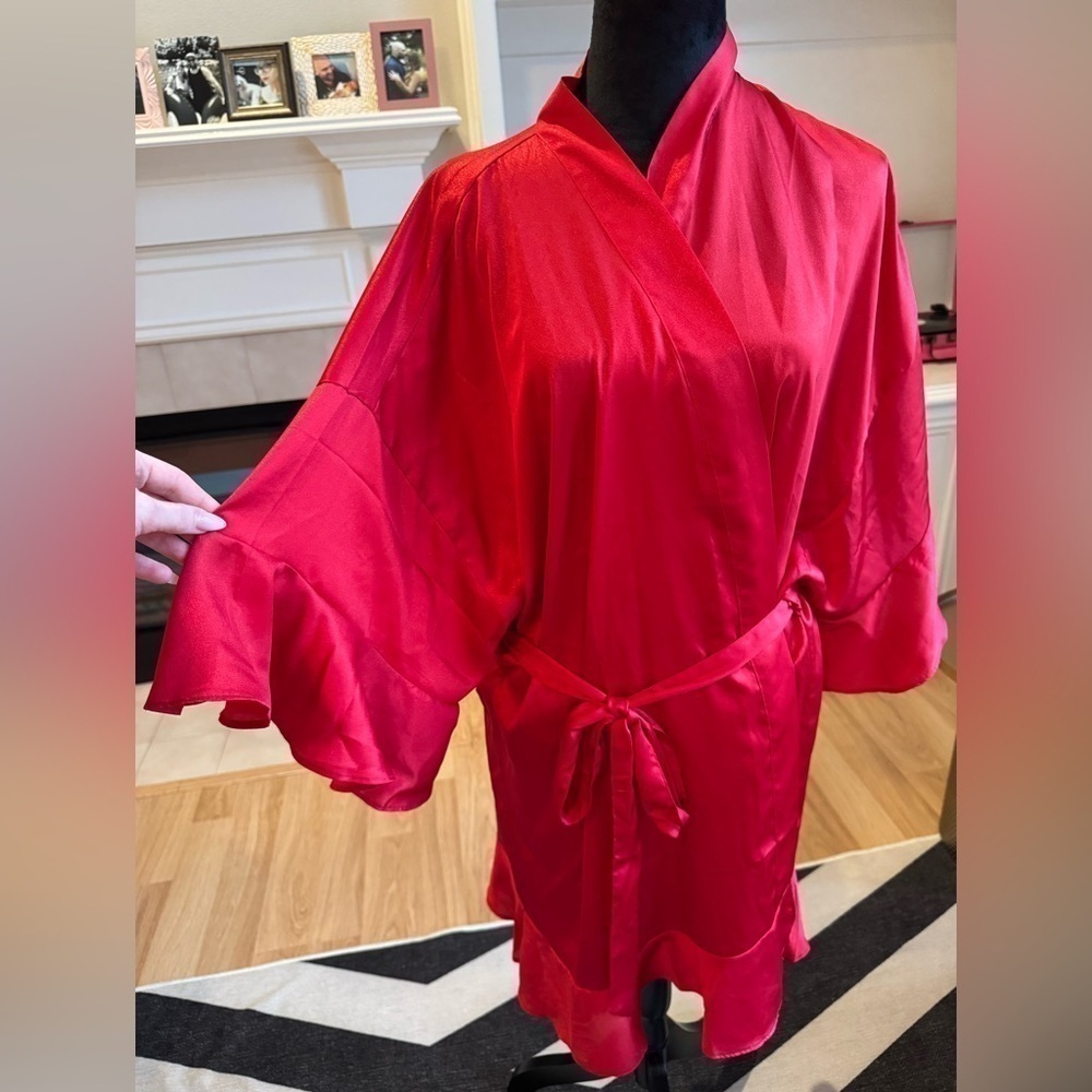 VICTORIA'S SECRET Shimmer Red Ruffle Sleeve and Trim Robe Size XL NWT - Picture 2 of 5